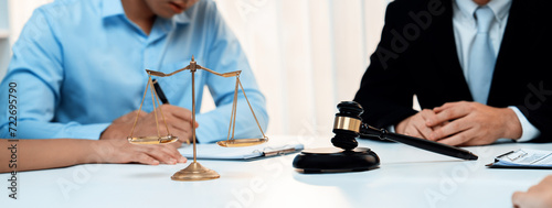 Quadro em tela Lawyer acting as mediator broke a compromise between two parties to resolve business dispute through negotiation at law firm office
