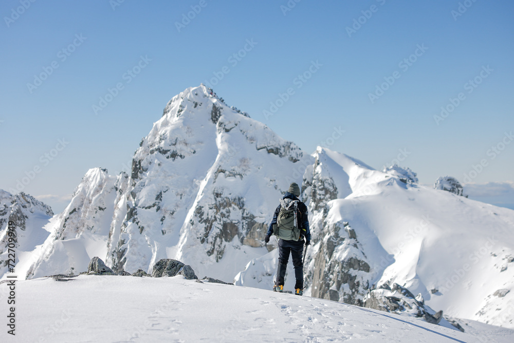 冬の木曽駒登山する女性 冬の木曽駒登山する女性