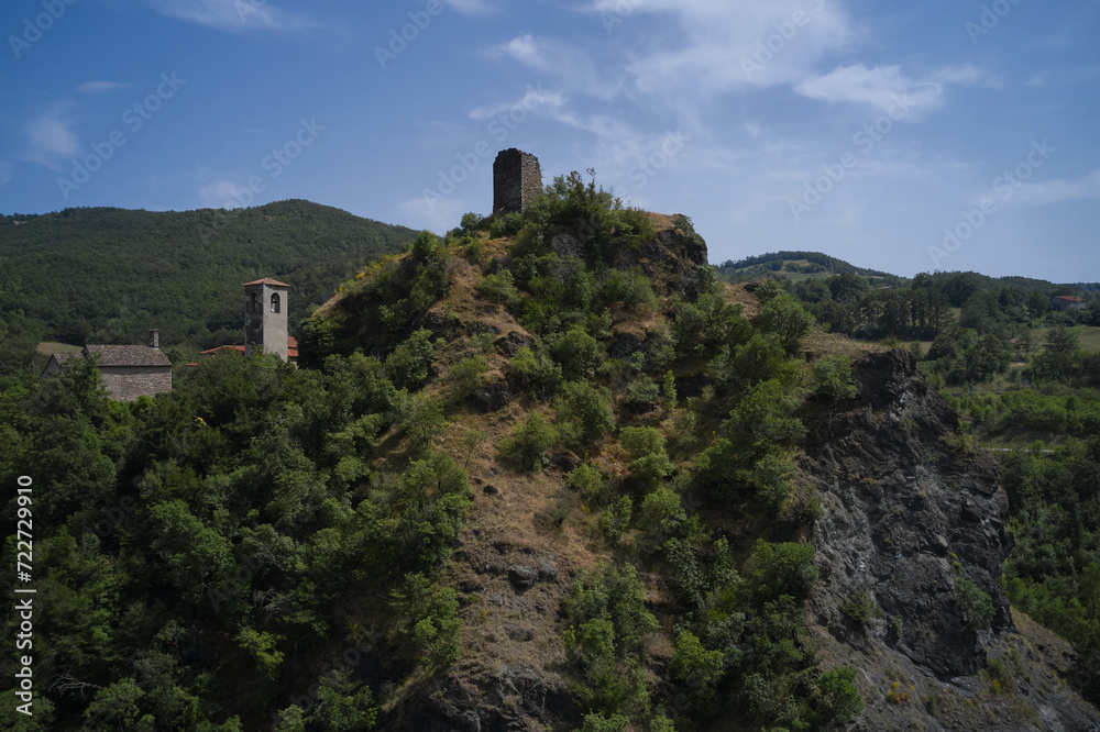 Historic heights: Castello di Pietramogolana and Viadotto Rio Pietramogolana captured in a captivating drone panorama. Explore the beauty of Pietramogolana PR.