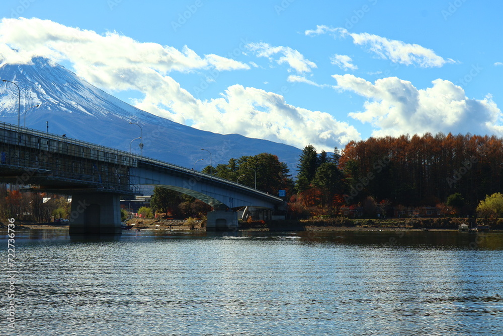 Obraz premium December 1, 2023: Viewing Mount Fuji at Lake Kawaguchi, Japan