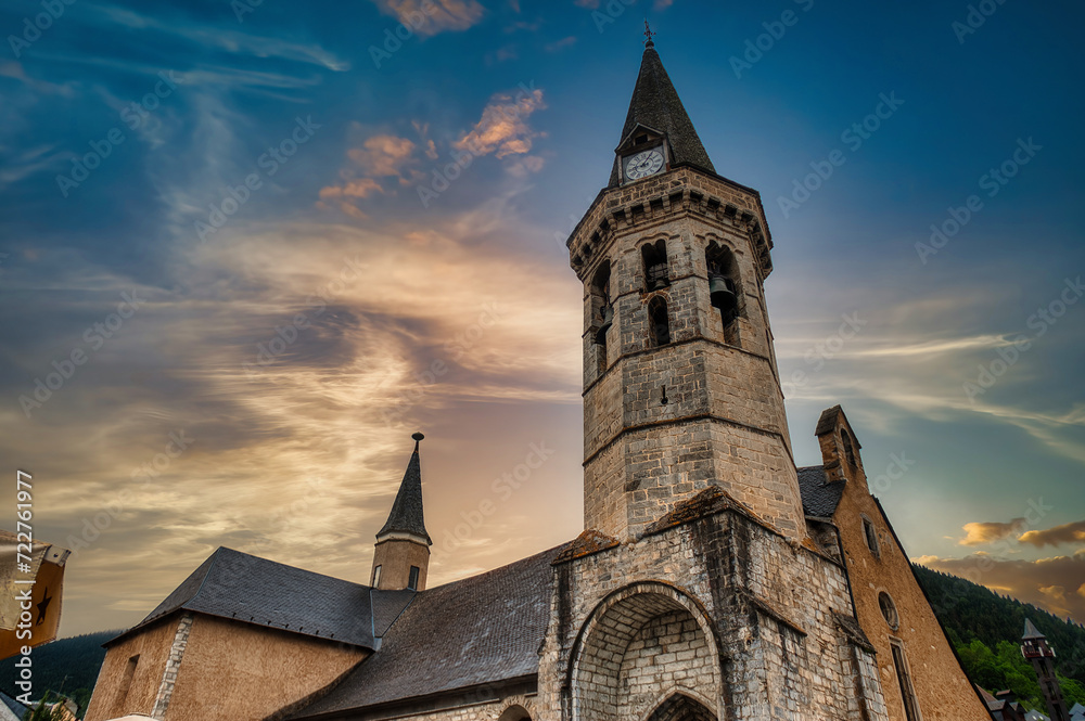 Fototapeta premium Viella is the capital of the Aran Valley and the head of the municipality of Viella and Medio Arán, in the province of Lérida. located at 974 m high. Spain