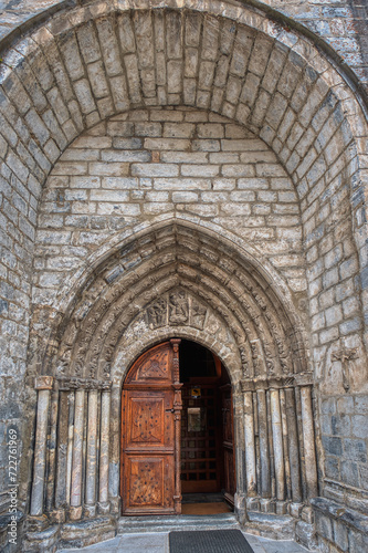 Viella is the capital of the Aran Valley and the head of the municipality of Viella and Medio Arán, in the province of Lérida. located at 974 m high. Spain