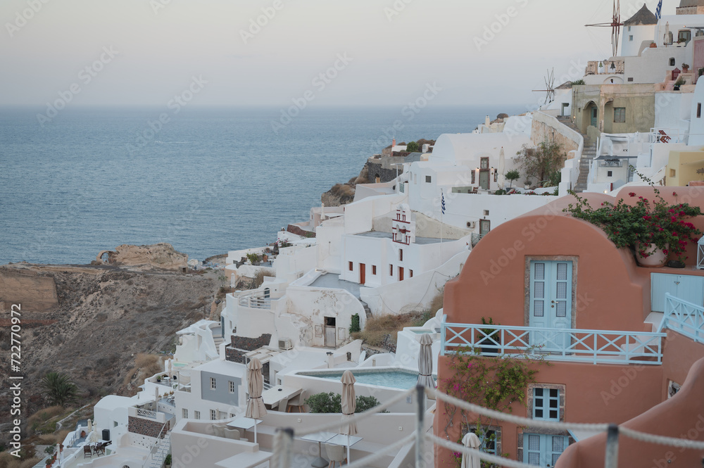 Fototapeta premium Peaceful Oia cityscape on the Santorini coastline at dawn