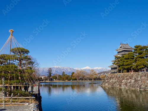 冬の朝の国宝松本城の風景