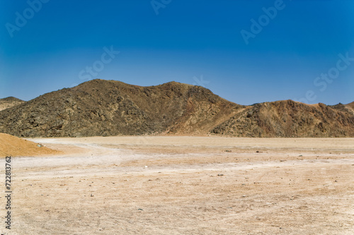 Obraz na płótnie Daily scene from Egyptian desert during hot sunny day. w salonie