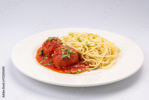 Business lunch. Meat balls in tomato sauce with spaghetti on a white background (ID: 722856145)