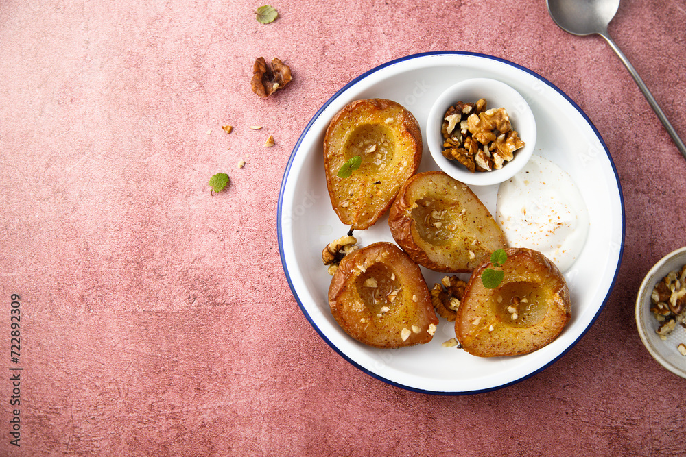 Roasted pears with walnut and yogurt Roasted pears with walnut and yogurt