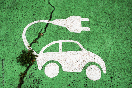 Elektro Ladesäule auf einem Großparkplatz für PKW