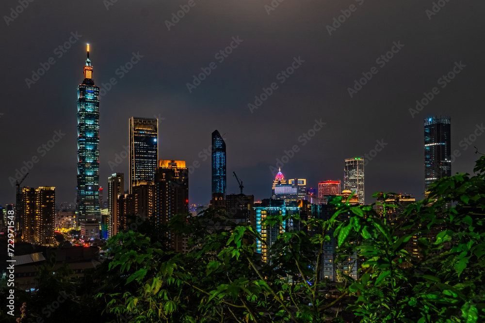 Fototapeta premium Taipei with 101 Tower