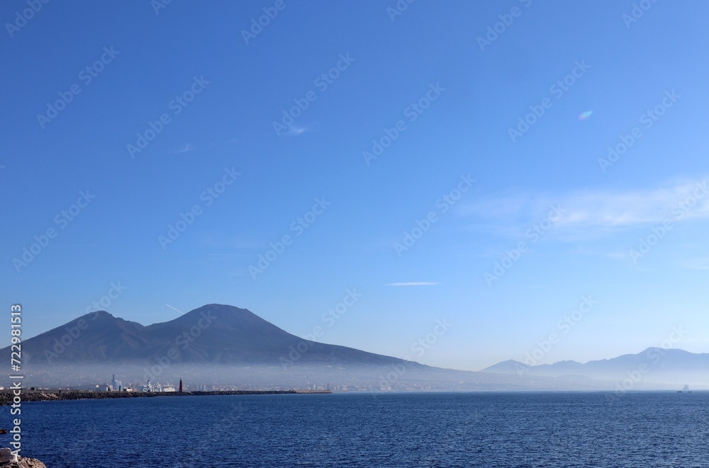 Napoli - Scorcio del Vesuvio dalla scogliera del Molosiglio