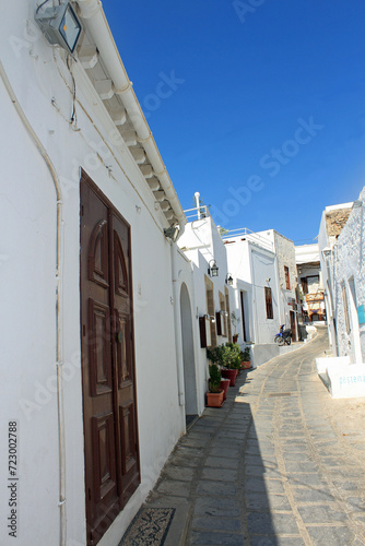 Grèce, tourisme sur l'île de Rhodes,  ruelle de la ville de Lindos