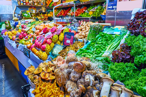 Obraz na płótnie Fruits, mushrooms and greens at Atarazanas Market, Malaga, Spain w salonie