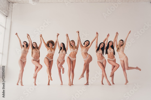 Cuadro en lienzo No filer photo of multiethnic group girls feminists raise hands support loving y