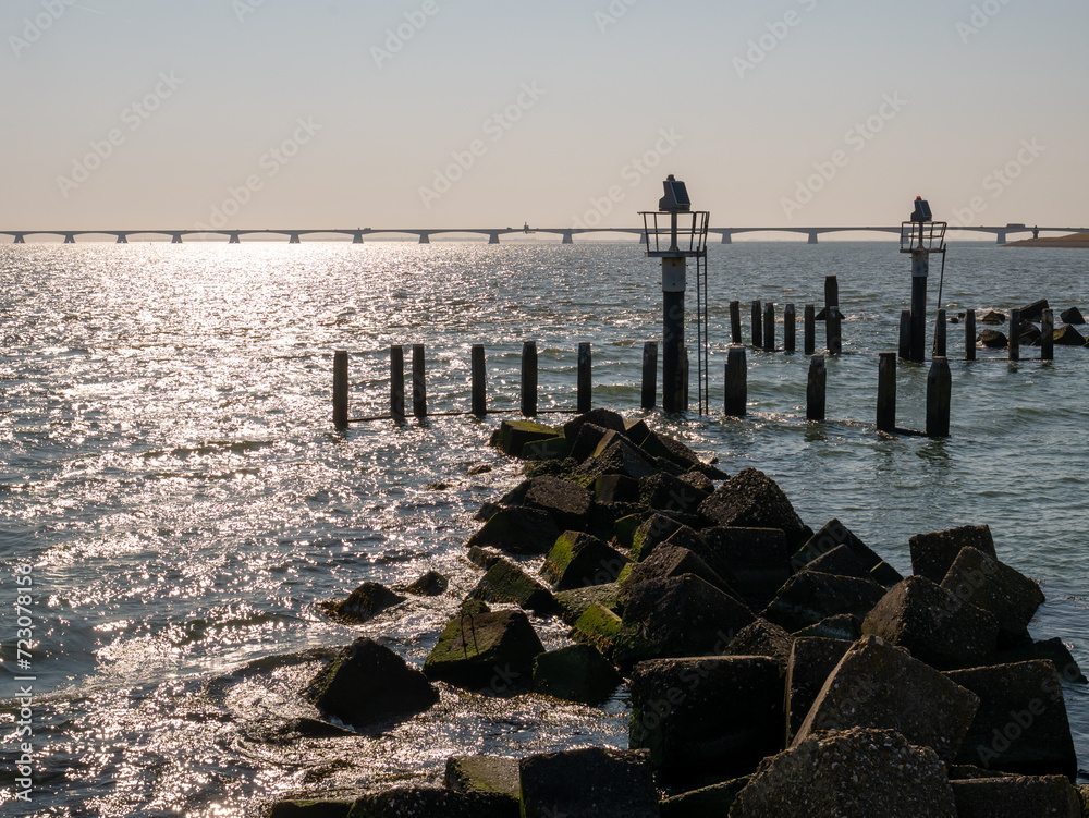 Φωτογραφία Zeeland bridge and harbour entrance of Colijnsplaat, Noord-Beveland, Zeeland, Ne
