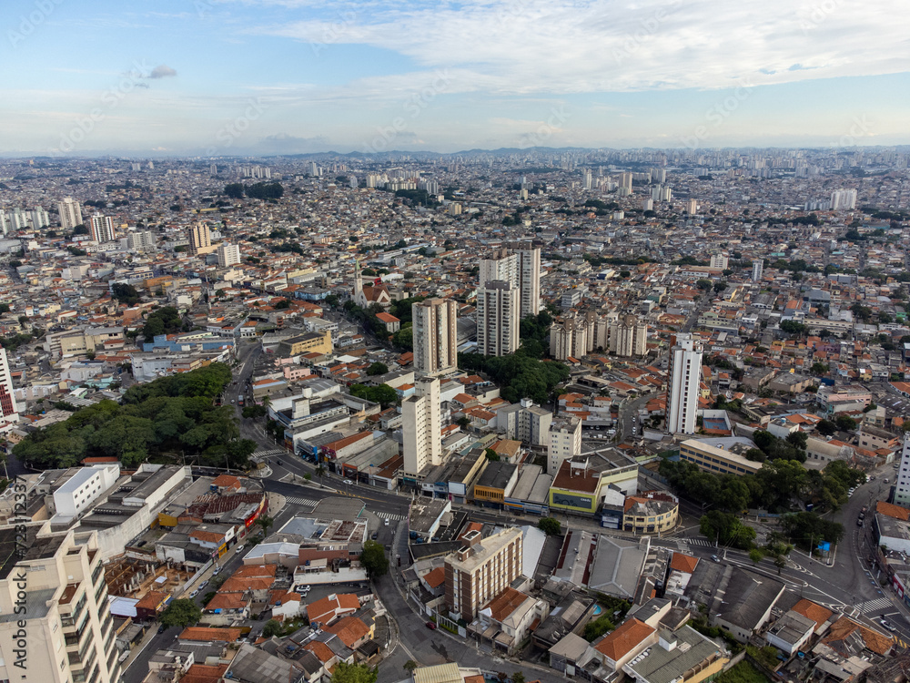 Obraz premium São Paulo Metropolis seen from above in the east zone region