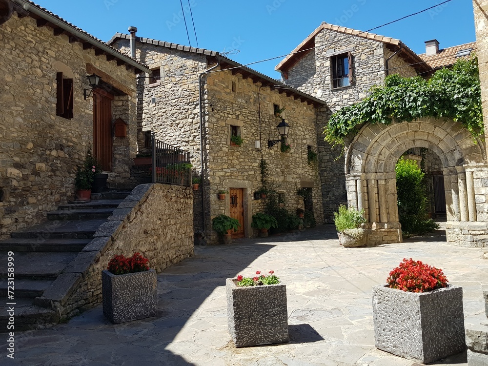 Pueblo en Pirineo aragonés, España