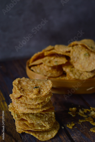 Tempeh chips are a food made from tempeh which is thinly sliced and then fried using seasoned flour. Usually the taste is salty with a savory onion aroma.