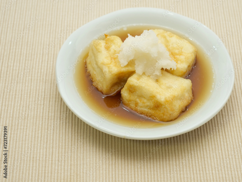 揚げ出し豆腐、大根おろしをトッピング 揚げ出し豆腐、大根おろしをトッピング