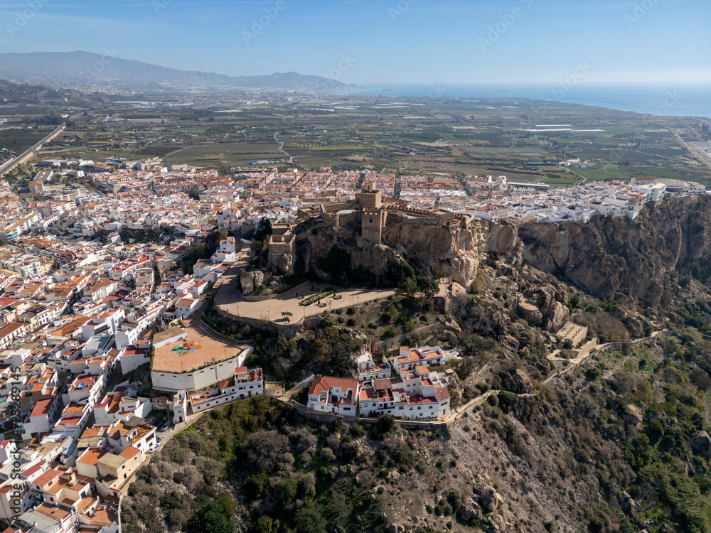  vista aérea del municipio de Salobreña en la costa tropical de Granada, Andalucía