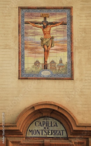 sevilla capilla de nuestra señora de montserrat virgen exterior imagen del cristo  de la conversión del buen ladrón de azulejo en la fachada semana santa 4M0A6803-as24