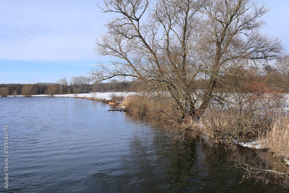 Obraz premium Winterlandschaft an der Ruhr bei Iserlohn im Sauerland 