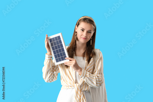 Pretty young woman with por...