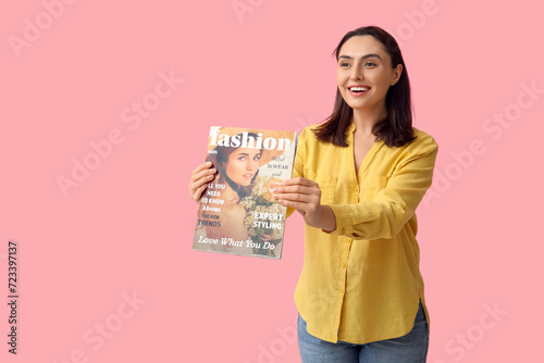 Beautiful woman with fashio...
