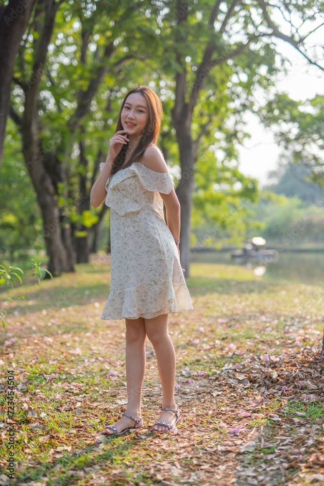 Beautiful woman casually enjoy sun breeze in a park Beautiful woman casually enjoy sun breeze in a park