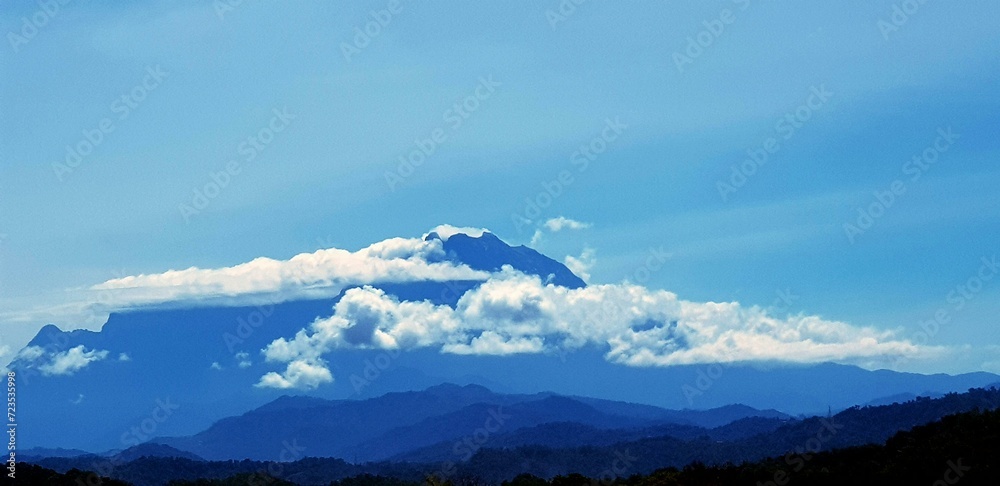 코타키나발루와 구름