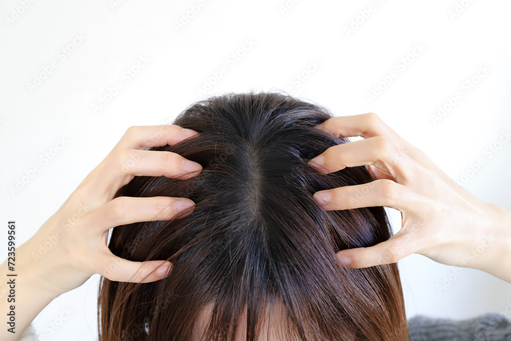 Obraz premium 頭皮マッサージ スカルプケア