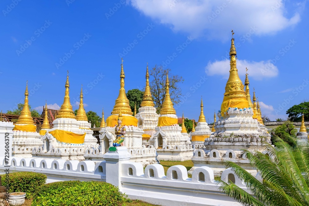 Wat Phra Chedi Sao Lang Twenty Pagodas Temple Lampang Thailand 1
