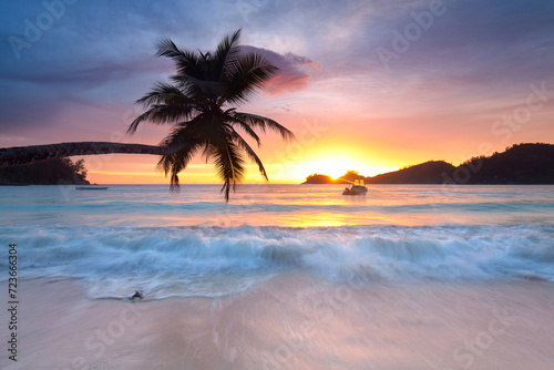 Fototapeta Naklejka Na Ścianę i Meble -  Sonnenuntergang auf den Seychellen