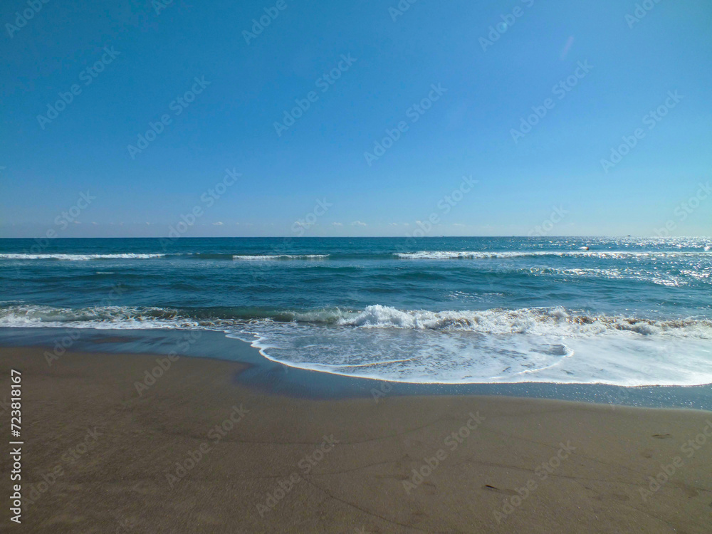 千葉の海 砂浜と打ち寄せる波