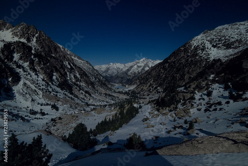 valle de Besiberri a la luz de la luna