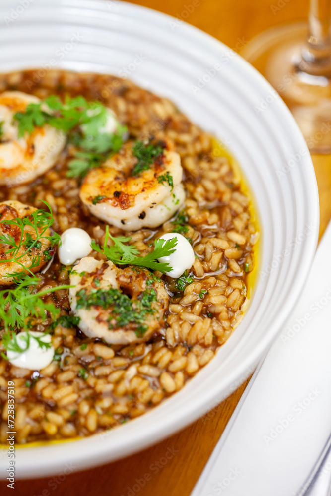 Arroz Caldoso de Camarão com Gremolata
Shrimp Stew Rice with Gremolata Arroz Caldoso de Camarão com Gremolata
Shrimp Stew Rice with Gremolata