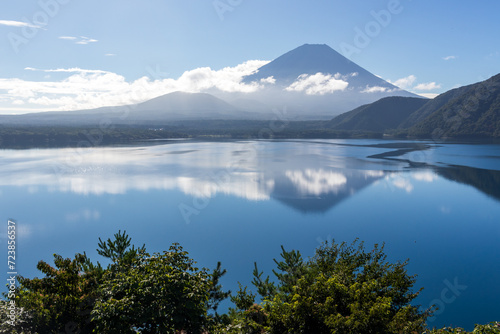 富士山・本栖湖・青空・雲 