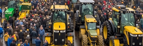 Fotografia mass gathering with farmers on tractors showing unity and solidarity in protest