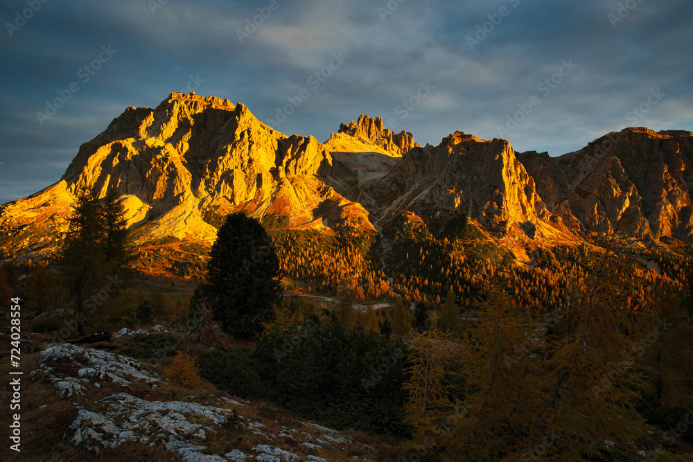 Naklejka premium Dolomites Mountains in autumn season. Golden hour sunset