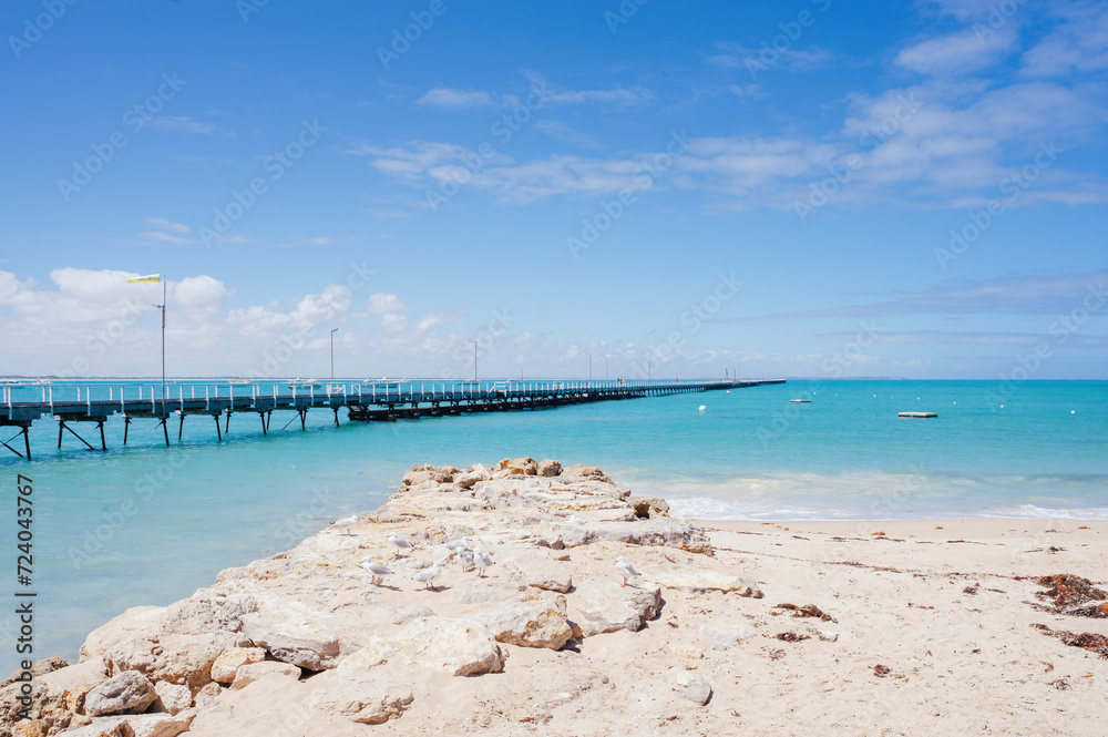 La jetée de Beachport et sa plage de rochers en Australie, Australie-Méridionale La jetée de Beachport et sa plage de rochers en Australie, Australie-Méridionale