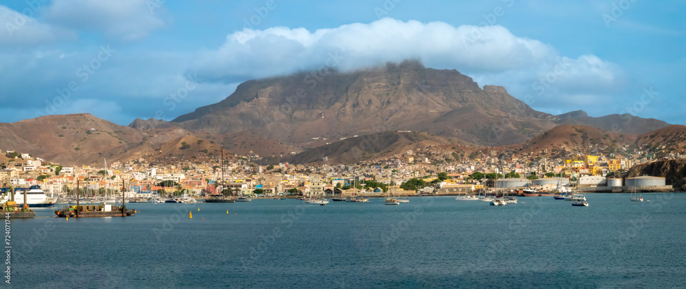 Φωτογραφία Panoramic view of the sea front of the city of Mindelo, São Vivente Island, Cape