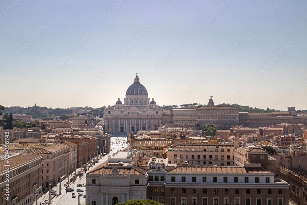 Cúpula de San Pedro en la Ciudad del Vaticano en Itali