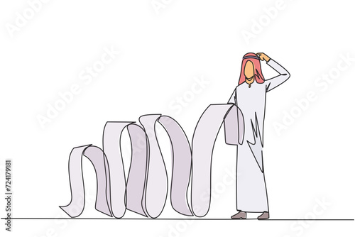 Single continuous line drawing of Arab businessman holding long billing paper dangling to the floor, one of his hands scratching head. Confused how to pay the bill. One line design vector illustration