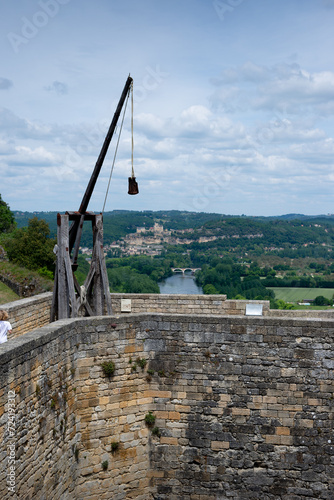 Trébuchet sur les murailles d'un château