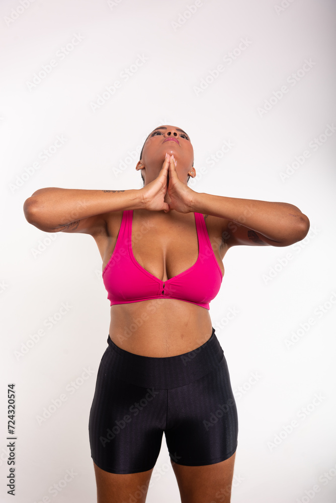 Obraz premium Beautiful woman dressed in gym clothes doing stretches with her head up.