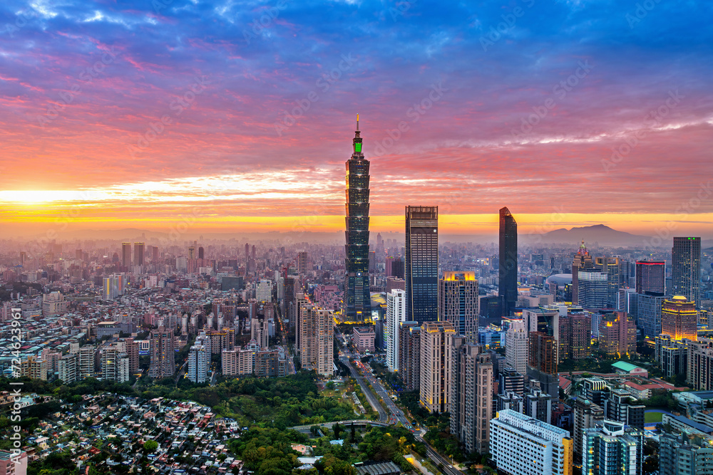 Naklejka premium Taipei cityscape at sunset in Taiwan.