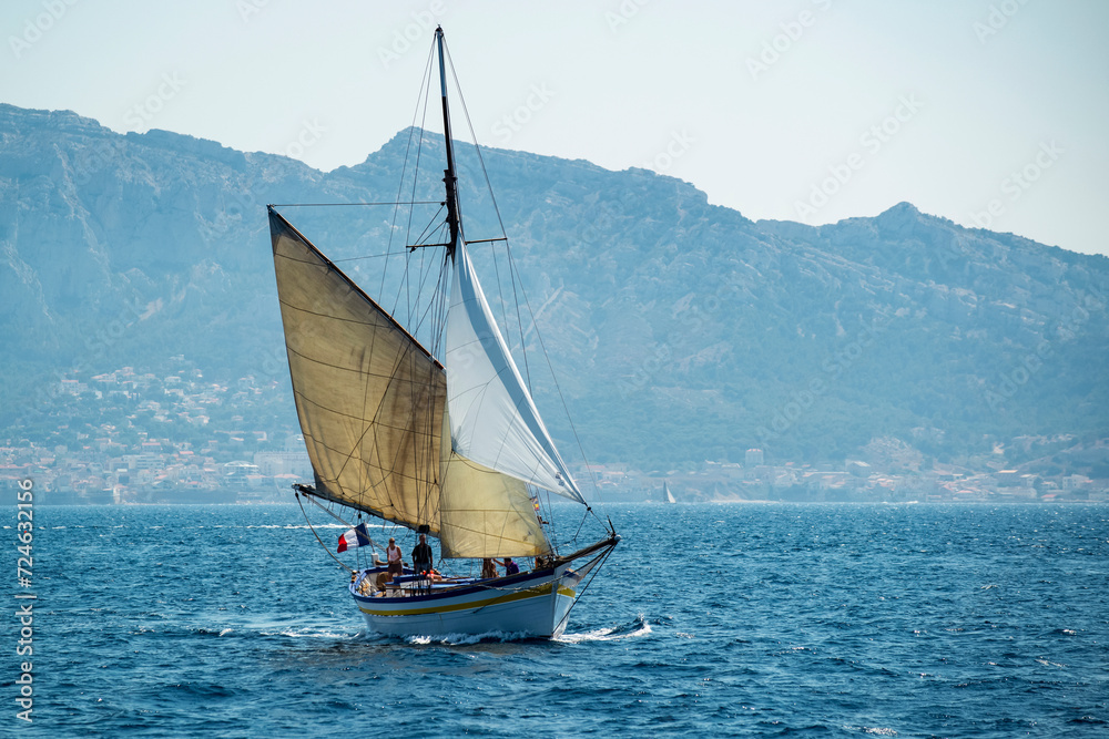 Bateau à voile au large