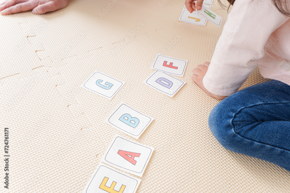 英会話レッスンを受ける子ども 英会話レッスンを受ける子ども