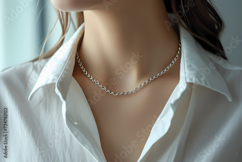 women wearing A neutral and minimalist silver chain necklace that is easy to match 