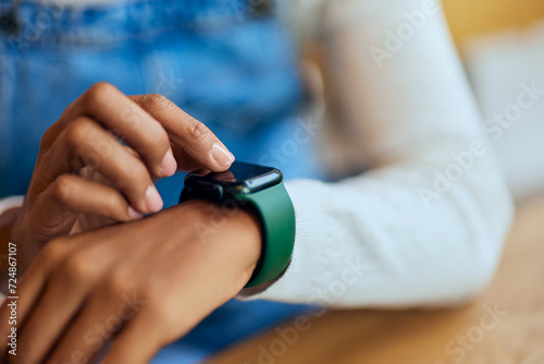 Fototapete Close-up of a black female using a smartwatch, wearing around the wrist