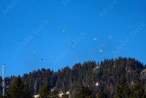 Gleitschirmflieger photo